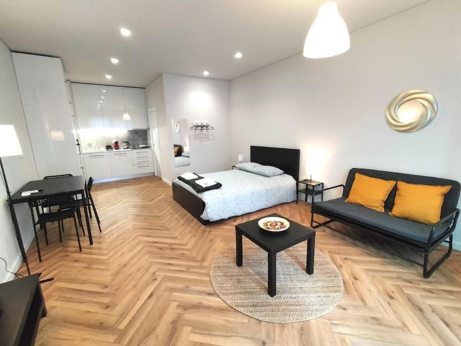 Heart Of The City Suites - A Вила-Нова-ди-Гая Экстерьер фото