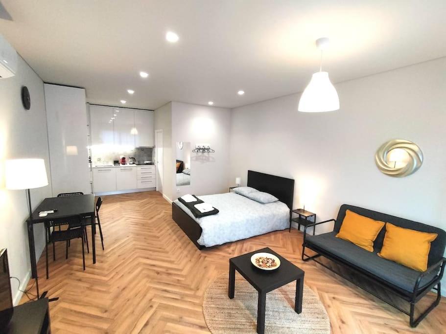 Heart Of The City Suites - A Вила-Нова-ди-Гая Экстерьер фото